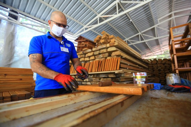 Büyükşehir’in Marangoz Atölyesi 5 Milyon 506 Bin TL’lik Tasarruf Sağladı